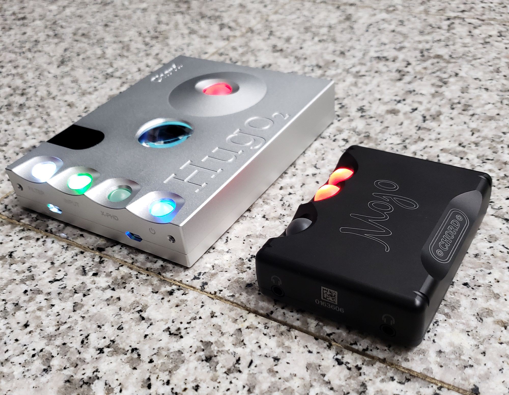 Chord hugo. Chord Electronics Hugo 2. Chord Mojo iphone. Chord mojo2 Balance Adapter. Chord Hugo 2 vs Mojo 2.